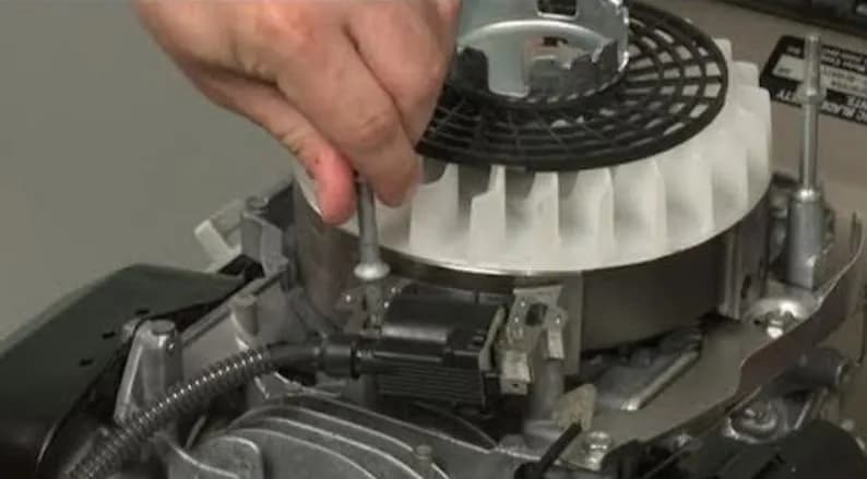 Objawy uszkodzonej cewki zapłonowej w kosiarce – nie przegap tych sygnałów