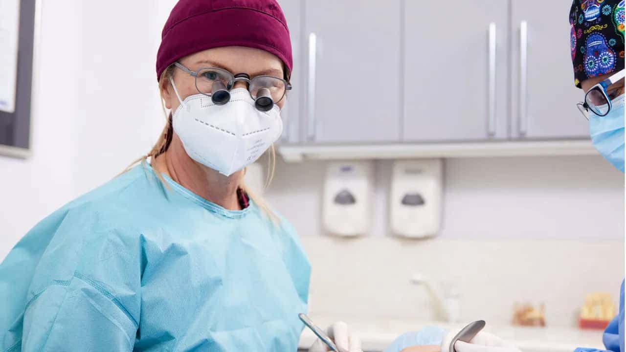 Kiedy rośnie ząb mądrości? Poznaj wiek i ważne informacje